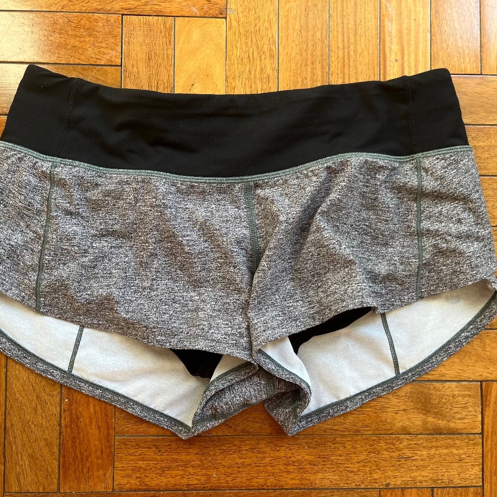 Lululemon Speed Up Low-Rise Lined Short 2.5", GREY/BLACK, SIZE 4